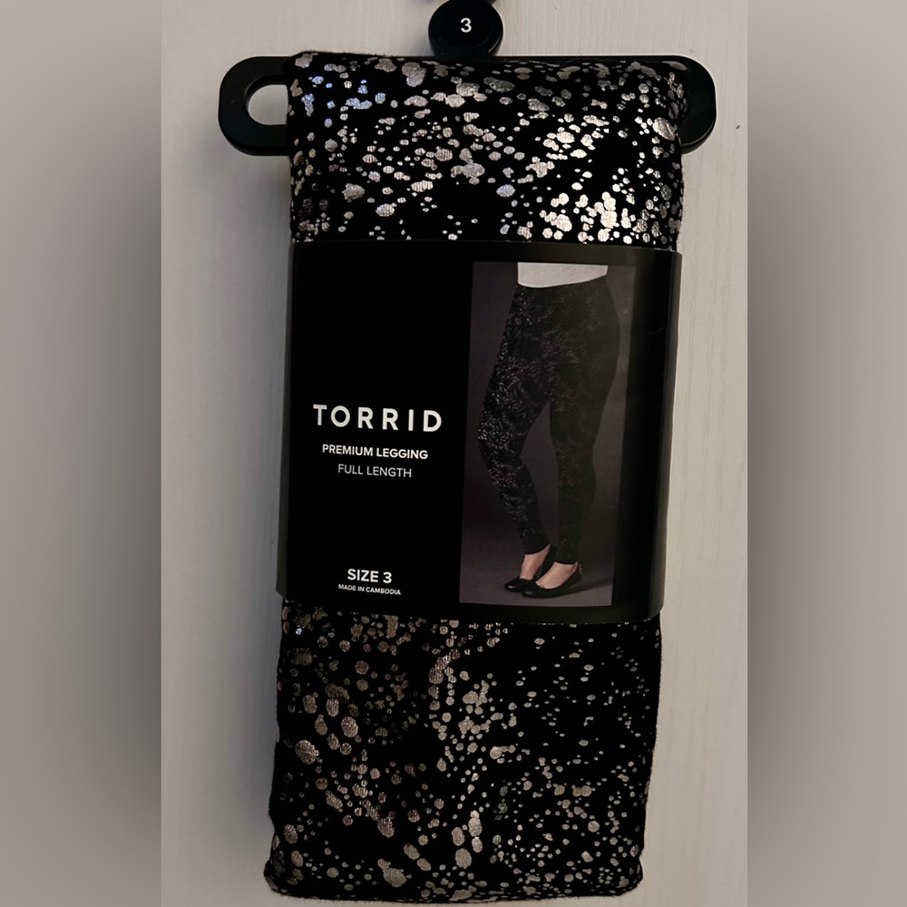 Torrid Black & Silver Foil Leggings NWT - Size 3 (22-24)